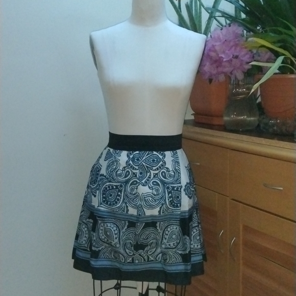 Handkerchief skirt - Picture 3 of 3